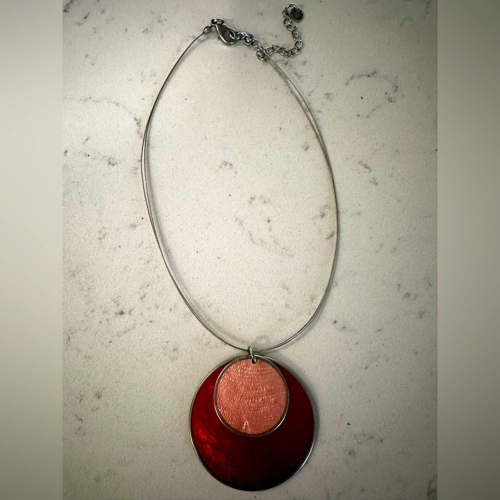 Choker necklace.